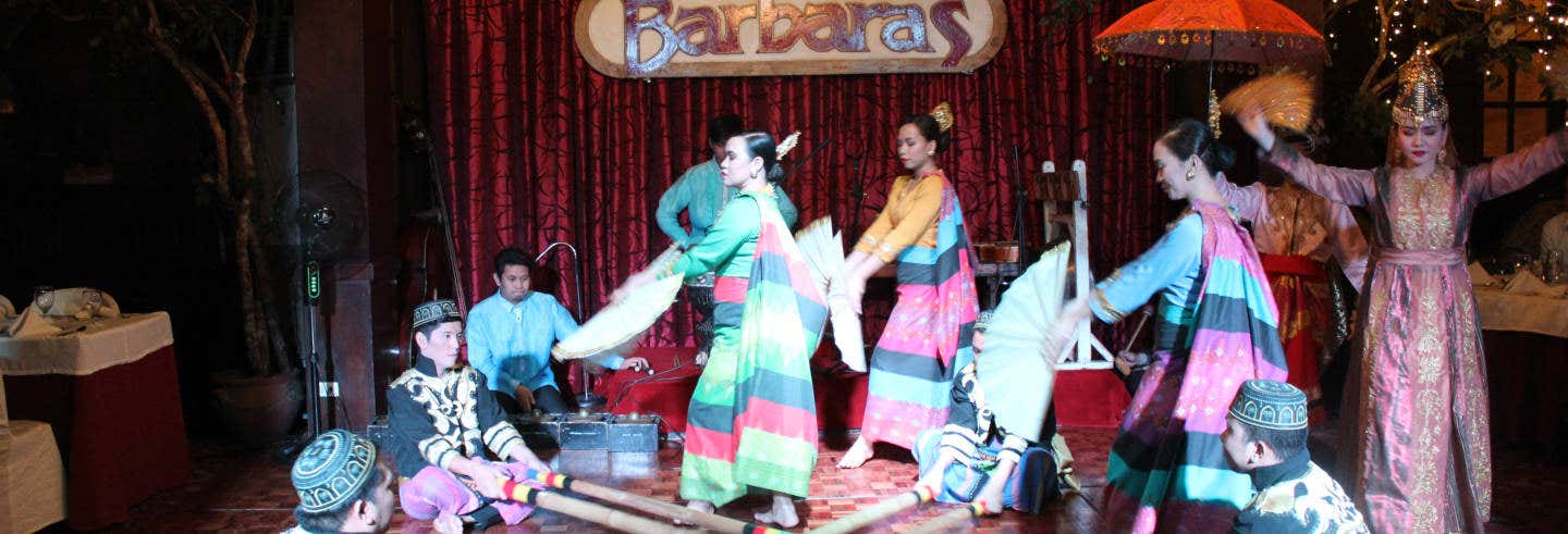 Cena e spettacolo nel ristorante Barbara's Heritage