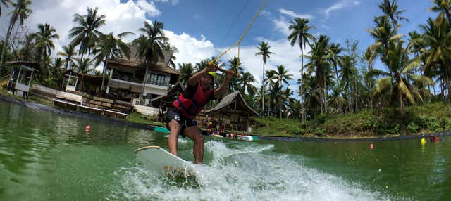 Lezione di wakeboard al Siargao Wakepark