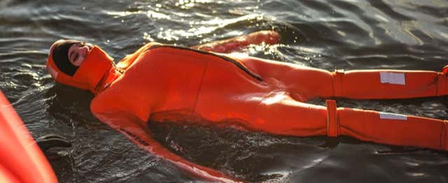 Flottaison sur un lac congelé