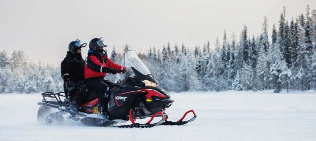 Paseo en moto de nieve por Levi