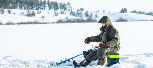Giro in motoslitta e pesca sul ghiaccio