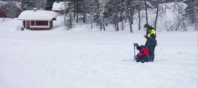 Pesca sul ghiaccio a Luosto