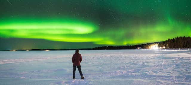 Giro in motoslitta sotto l'aurora boreale