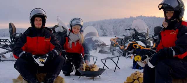 Giro in motoslitta e pesca sul ghiaccio