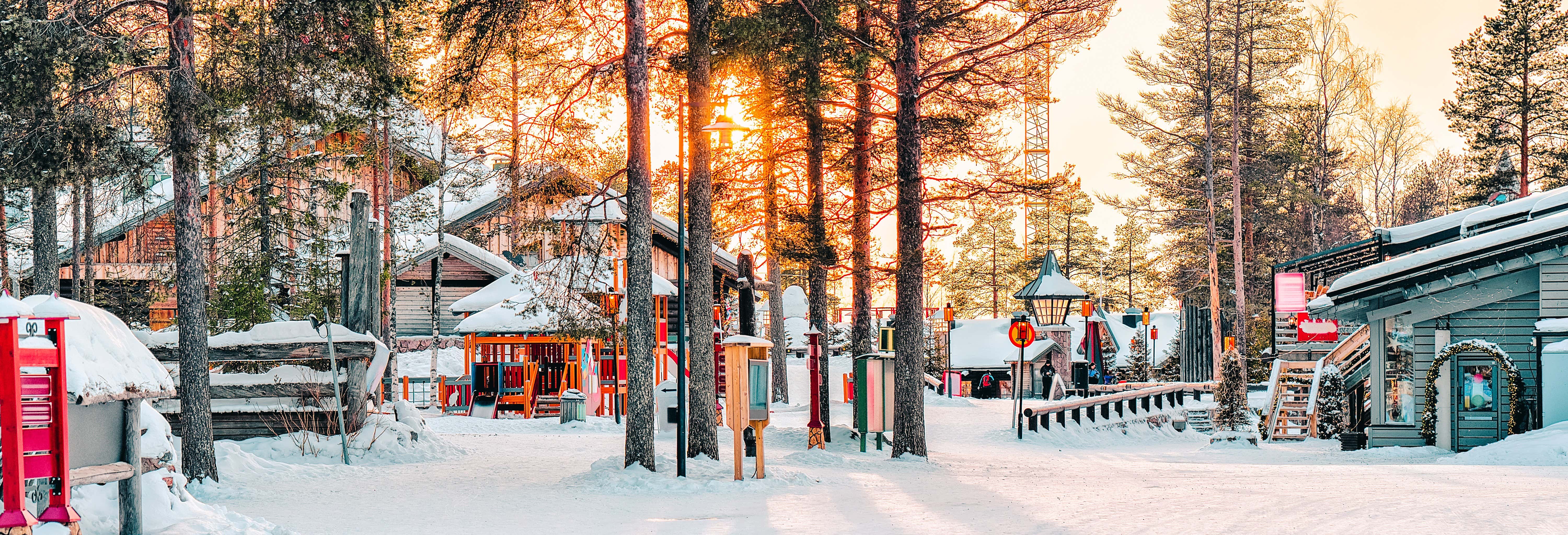 Tour in motoslitta e racchette da neve a Vikaköngäs + Villaggio di Babbo Natale