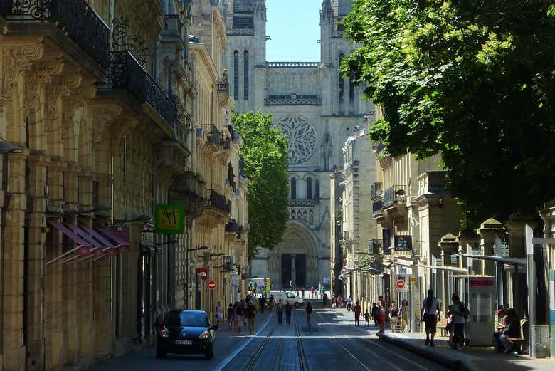 Old Bordeaux + Saint-Michel Neighborhood Free Tour