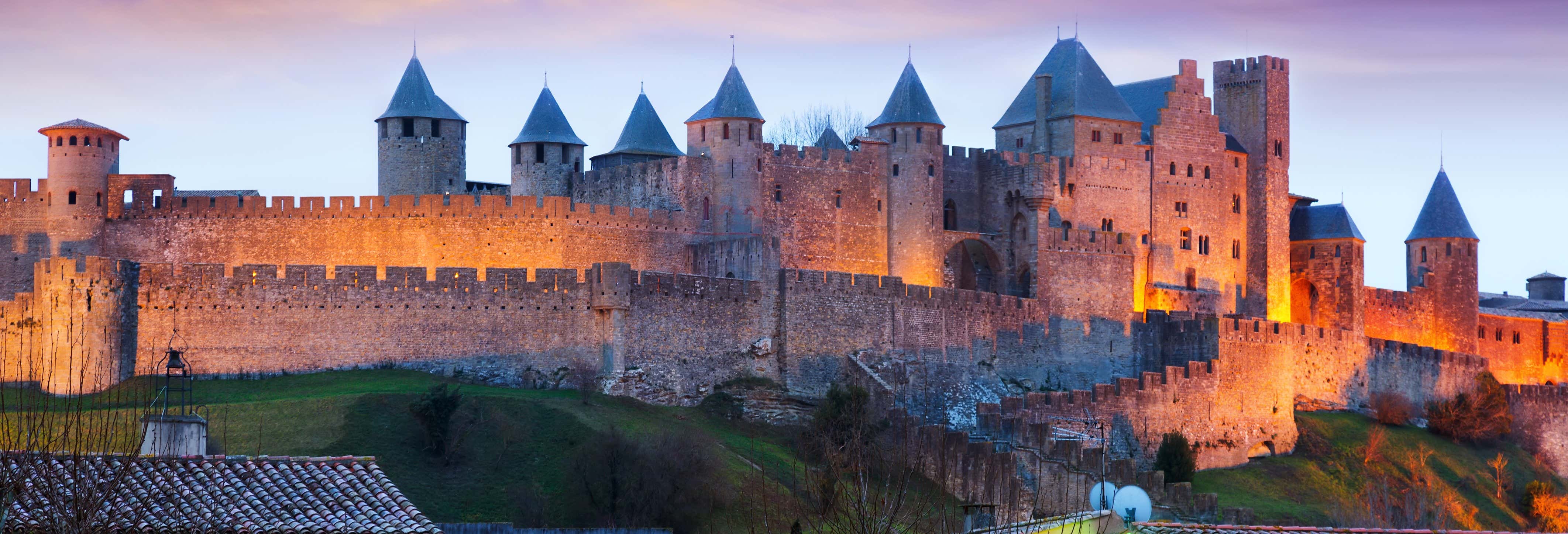 Tour por Carcassonne ao entardecer