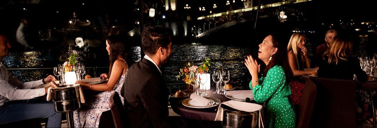 Crociera sulla Senna dalla Torre Eiffel con cena
