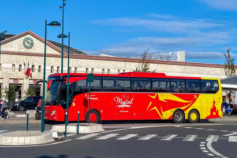 Autobús entre los aeropuertos de Orly o Charles de Gaulle y Disneyland® París