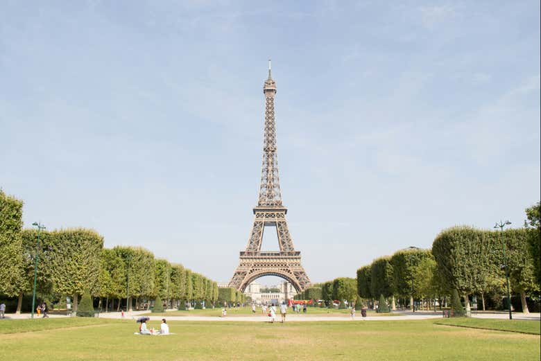 Visita guiada por la Torre Eiffel + Excursión a Versalles en tren