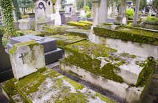 Père Lachaise Cemetery Tour