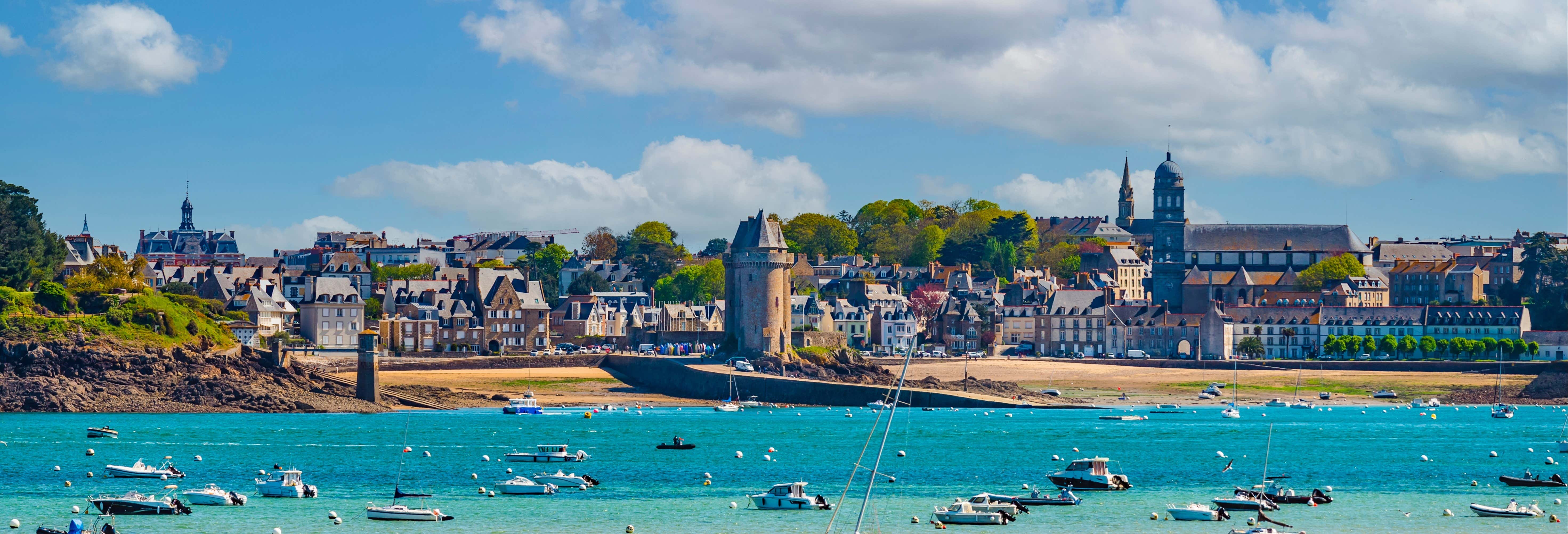 Balade en bateau dans Saint-Malo en petit groupe