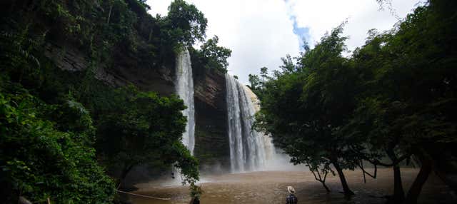 Escursione alle cascate di Boti e al giardino botanico di Aburi