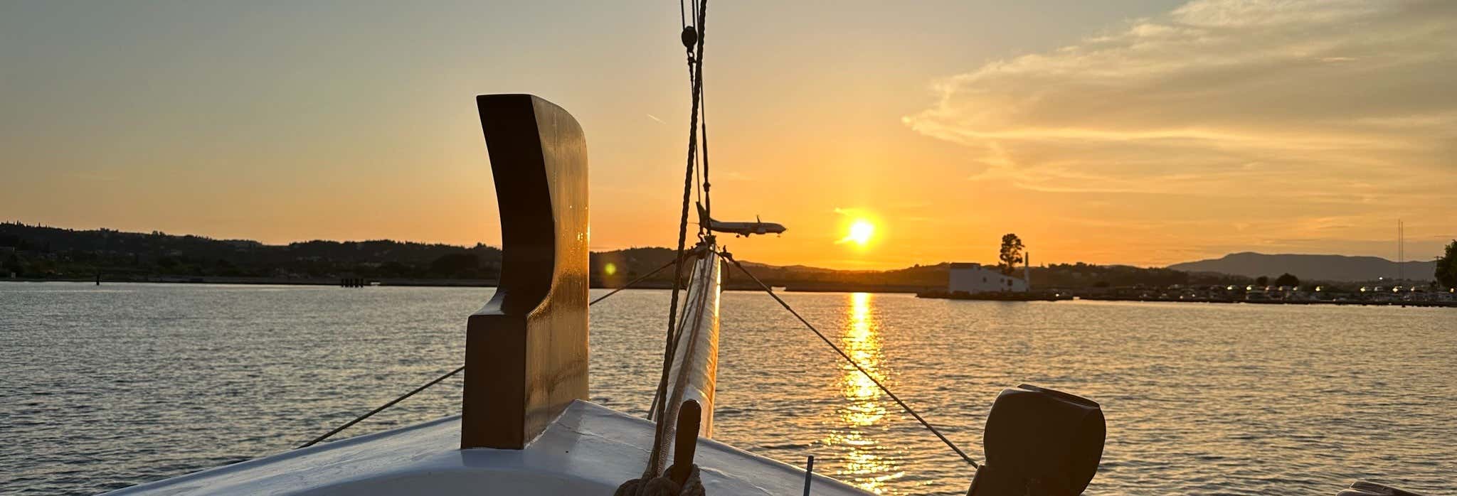 Giro in barca al tramonto a Corfù