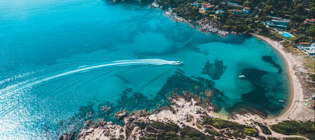 Giro in barca pirata nella laguna blu di Calcidica