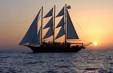 Santorini Sunset Cruise + Dinner