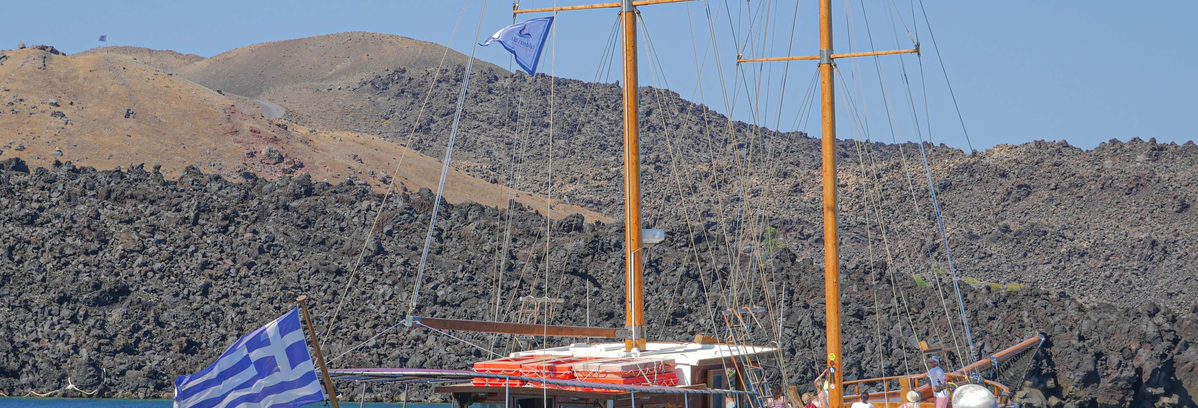 Giro in barca alla Caldera di Santorini