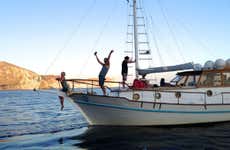 Santorini Caldera Traditional Cruise with Lunch or Dinner