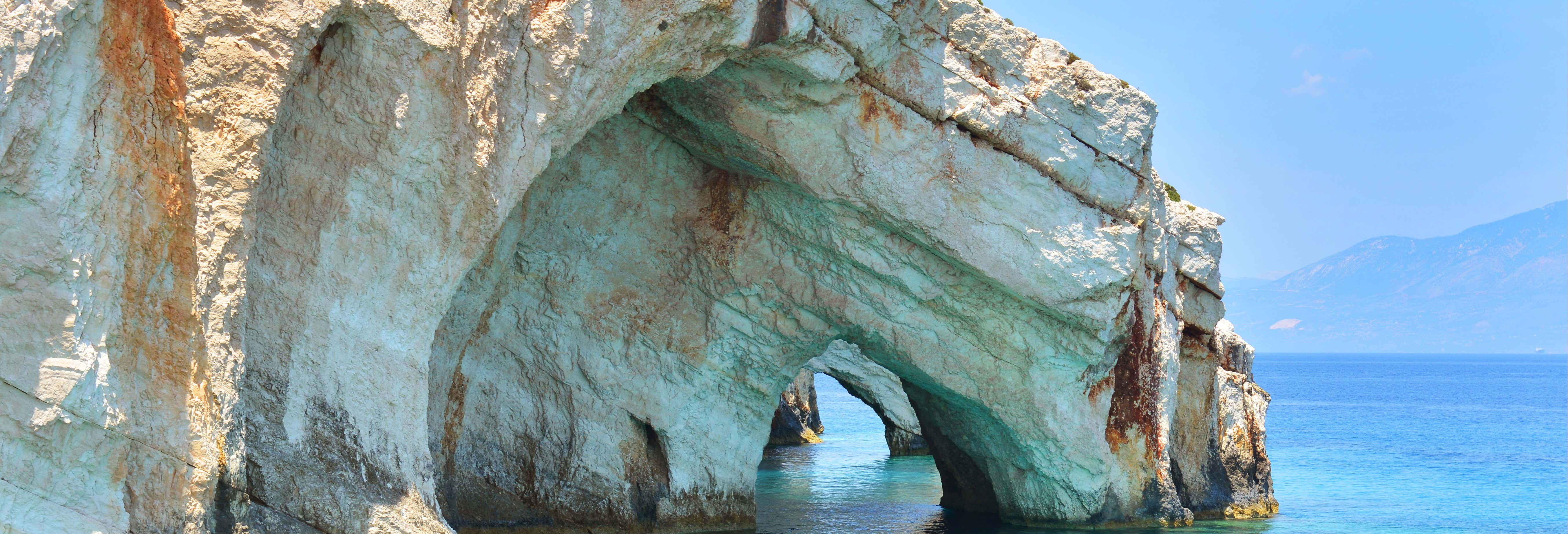 Escursione alle Grotte Azzurre e della spiaggia del Navagio