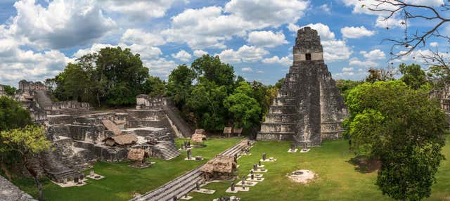 Escursione di 2 giorni a Tikal e Yaxhá in aereo