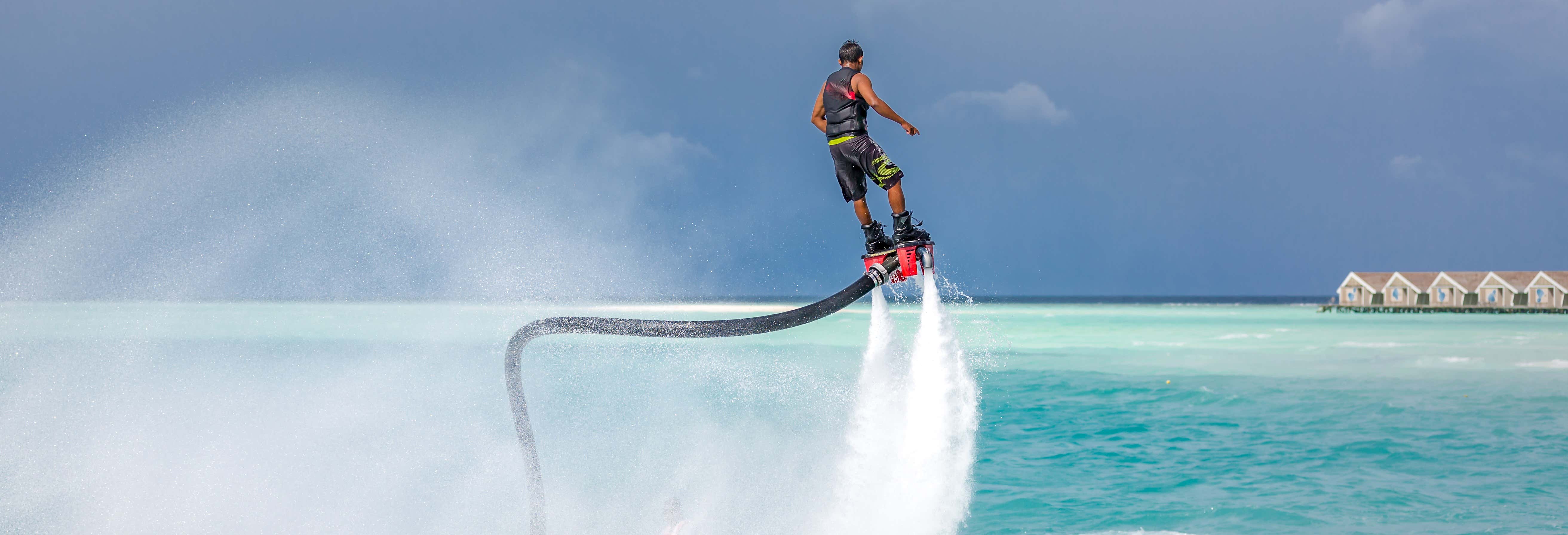 Flyboarding a Roatán