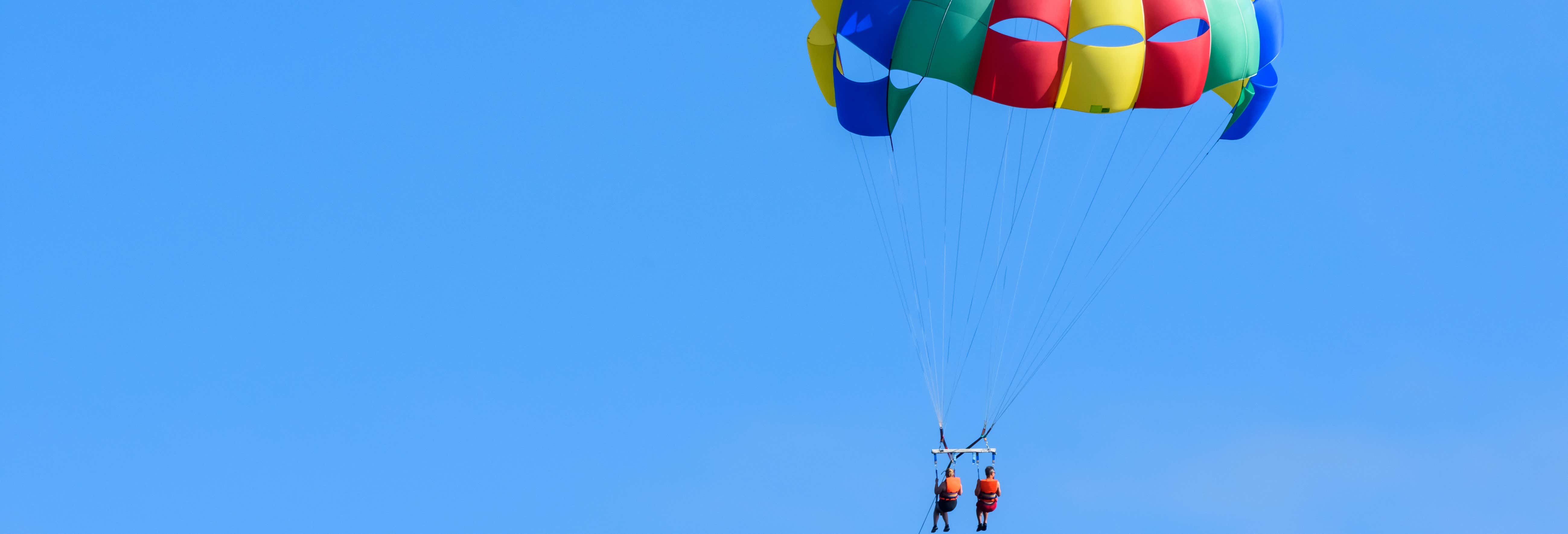 Parasailing a Roatán