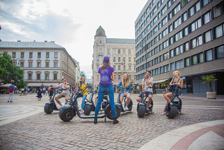 Tour en scooter por Budapest Reserva online en