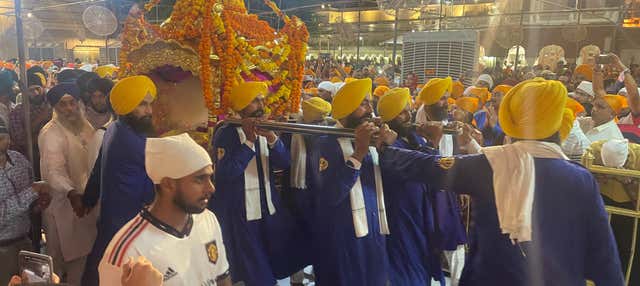 Cerimonia Palki Sahib al Tempio d'Oro