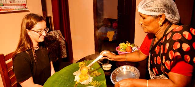 Corso di cucina e cena con una famiglia indiana a Munnar