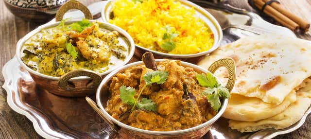 Lezione di cucina e cena con una famiglia indiana