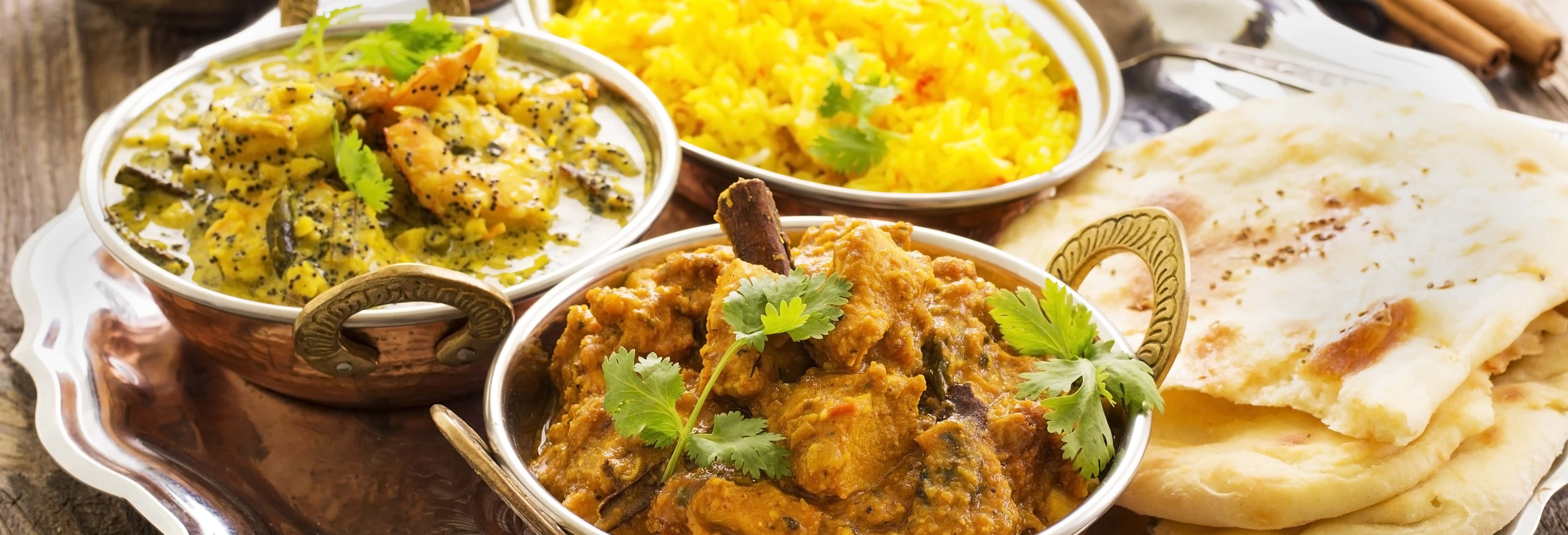 Lezione di cucina e cena con una famiglia indiana