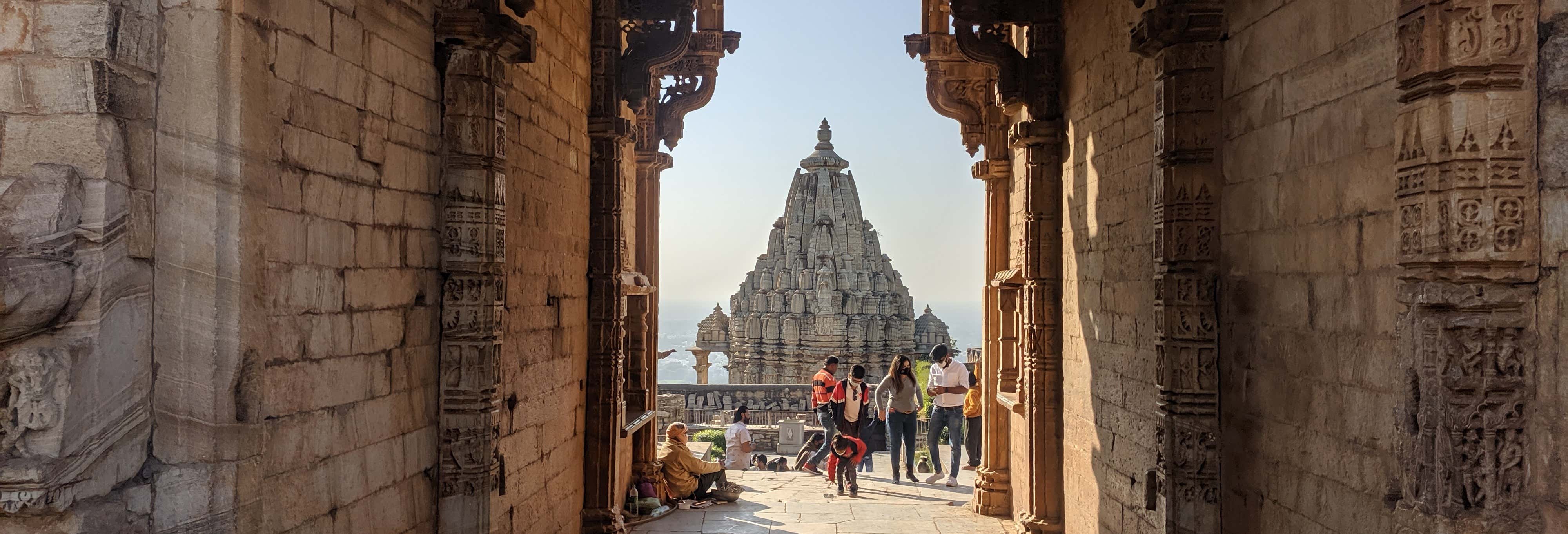 Escursione privata al tempio di Brahma e al forte di Chittorgarh