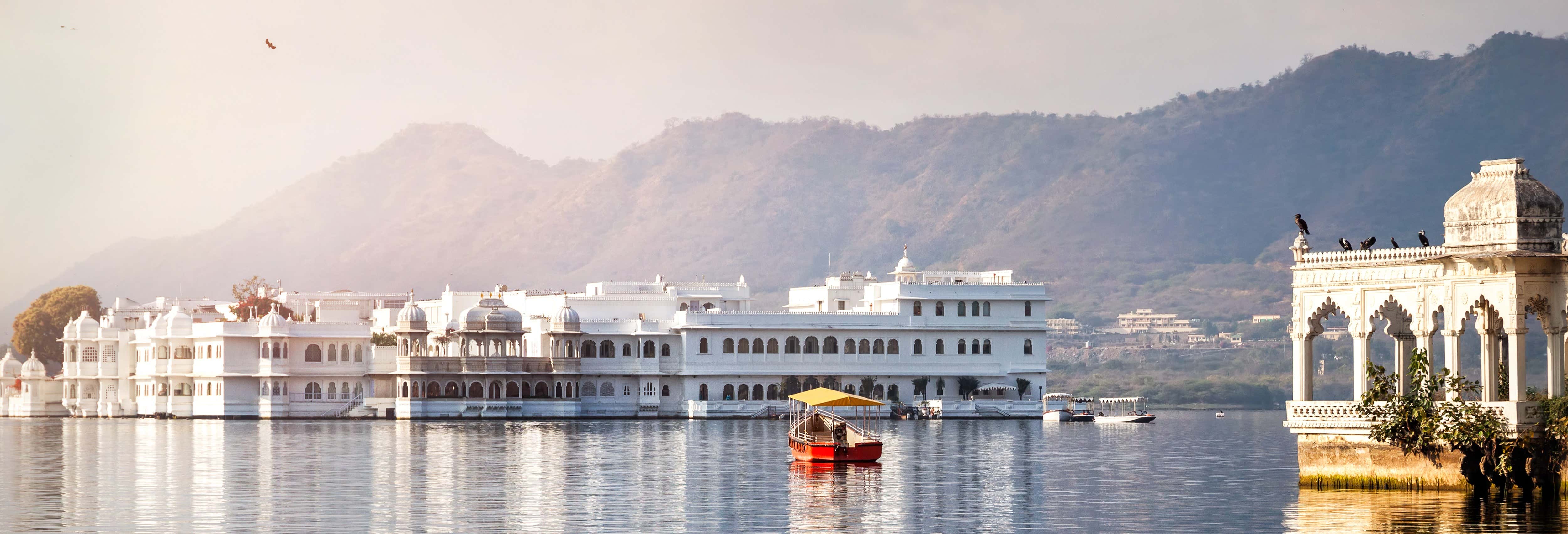 Ghat Tour & Lake Pichola Cruise