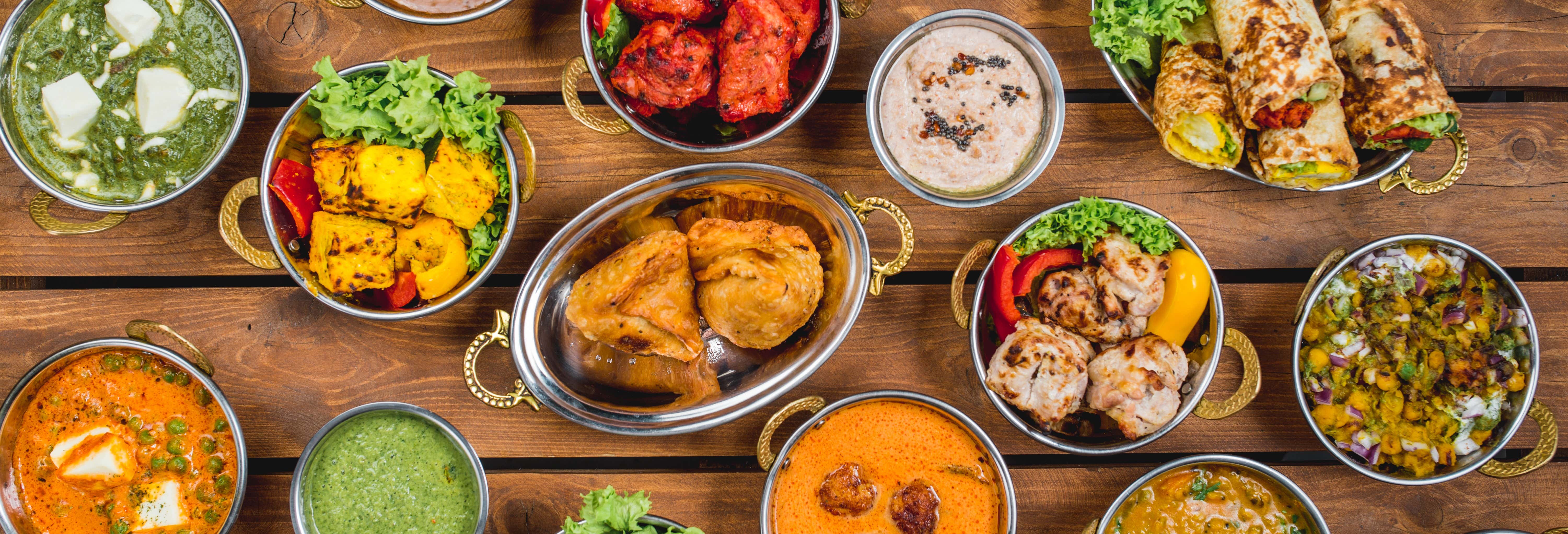 Lezione di cucina e cena con una famiglia indiana