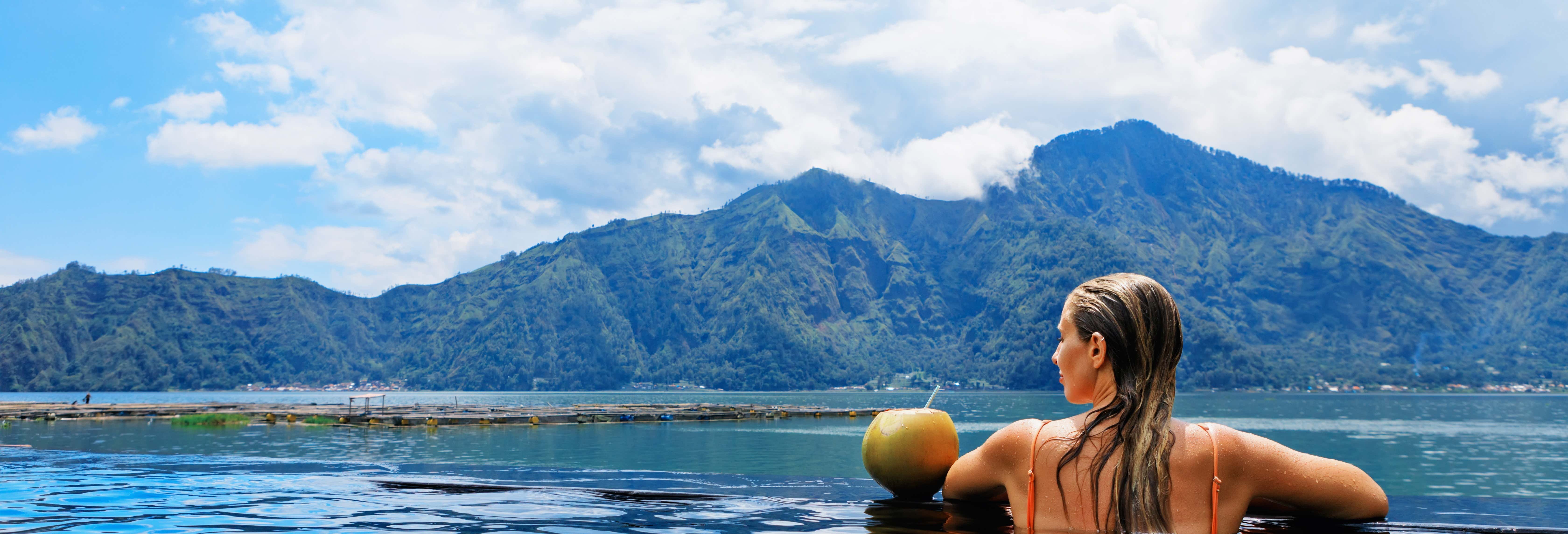 Alba nel belvedere di Pinggan + Terme di Batur