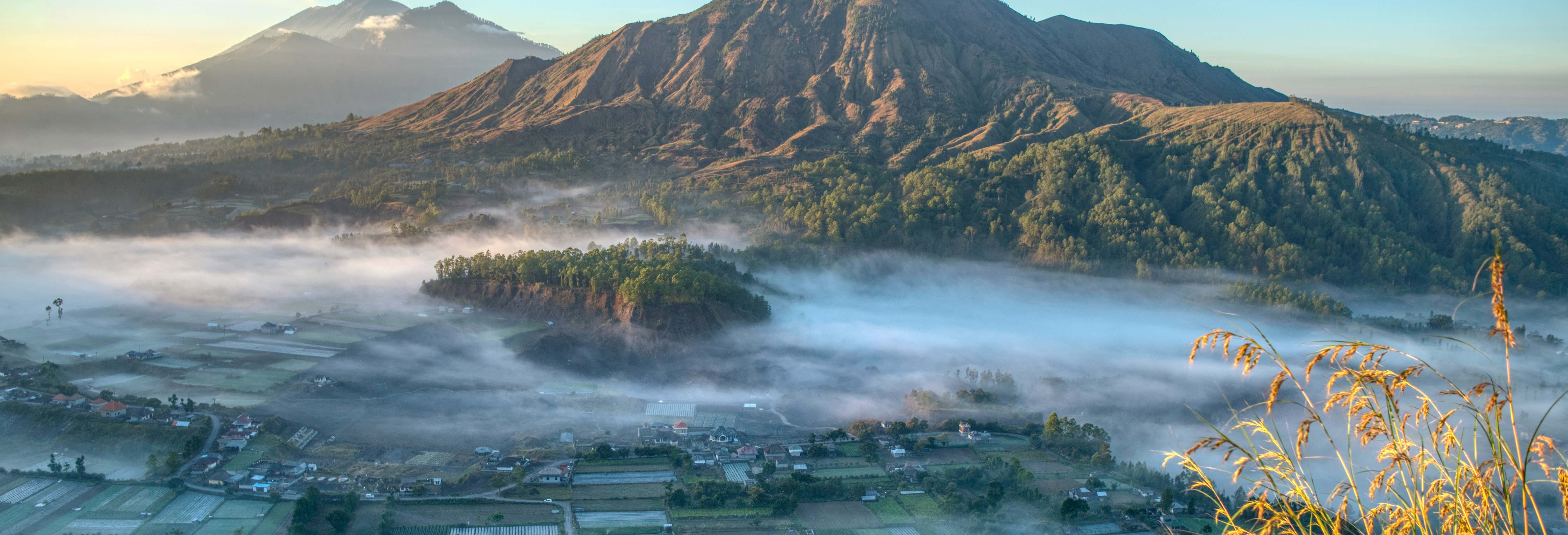 Senderismo por el volcán Batur al amanecer