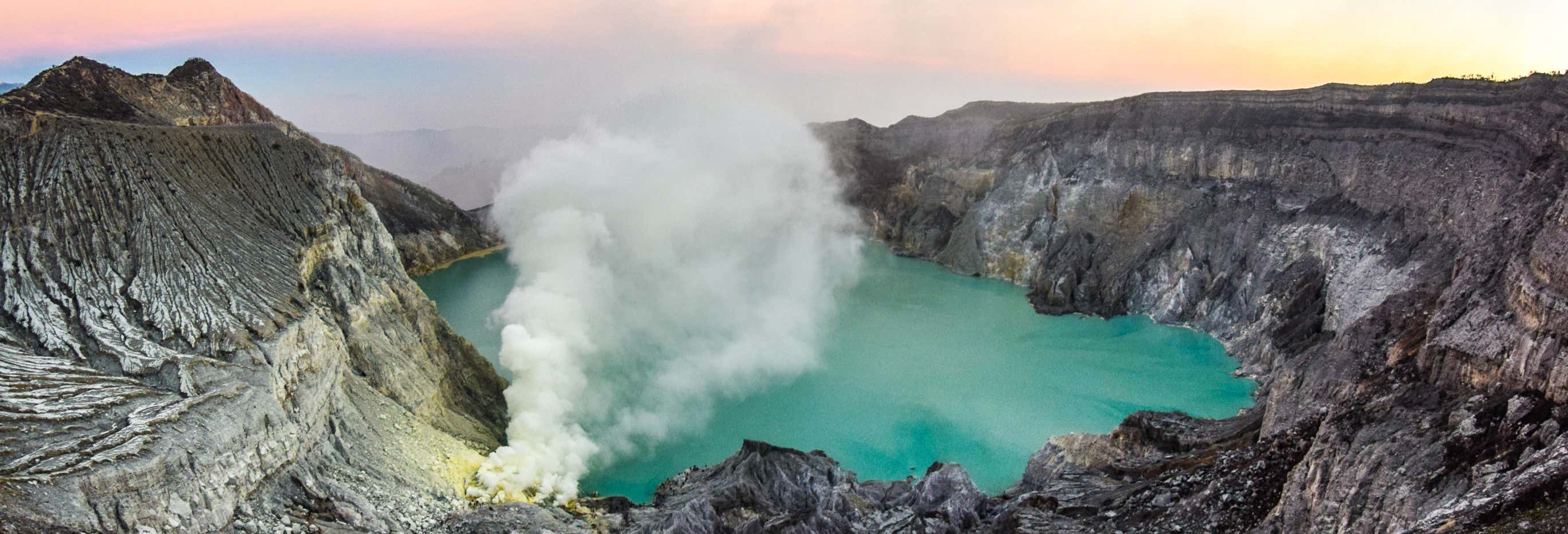 East Java Volcano Tour: 3 Days from Surabaya to Bali