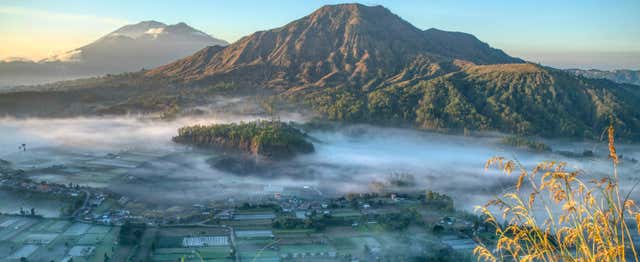 Senderismo por el volcán Batur al amanecer