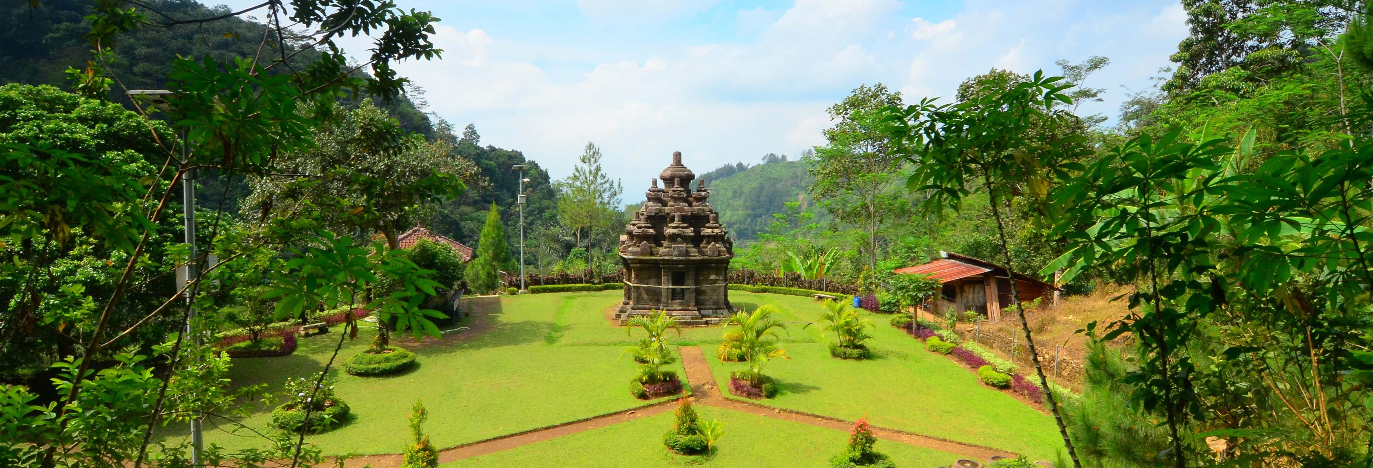 Borobudur Private Excursion + Hiking to Selogriyo Temple