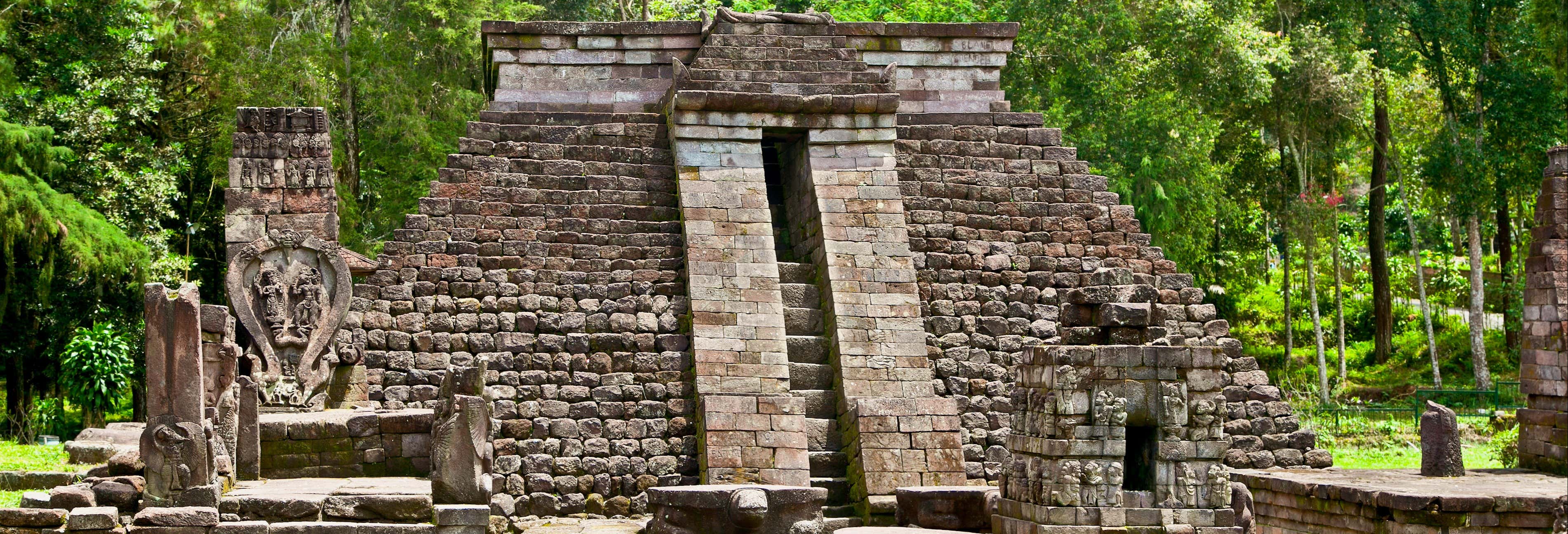 Escursione privata a Surakarta e templi di Ceto e Sukuh