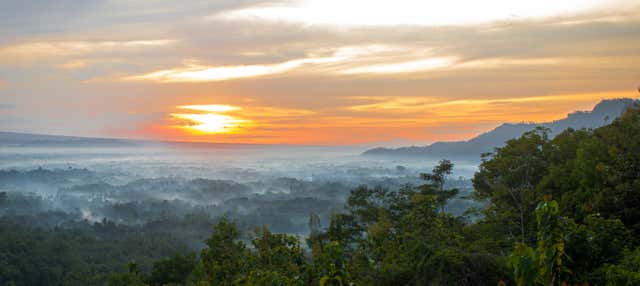 Escursione privata a Punthuk Setumbu all'alba + Templi Prambanan e Borobudur