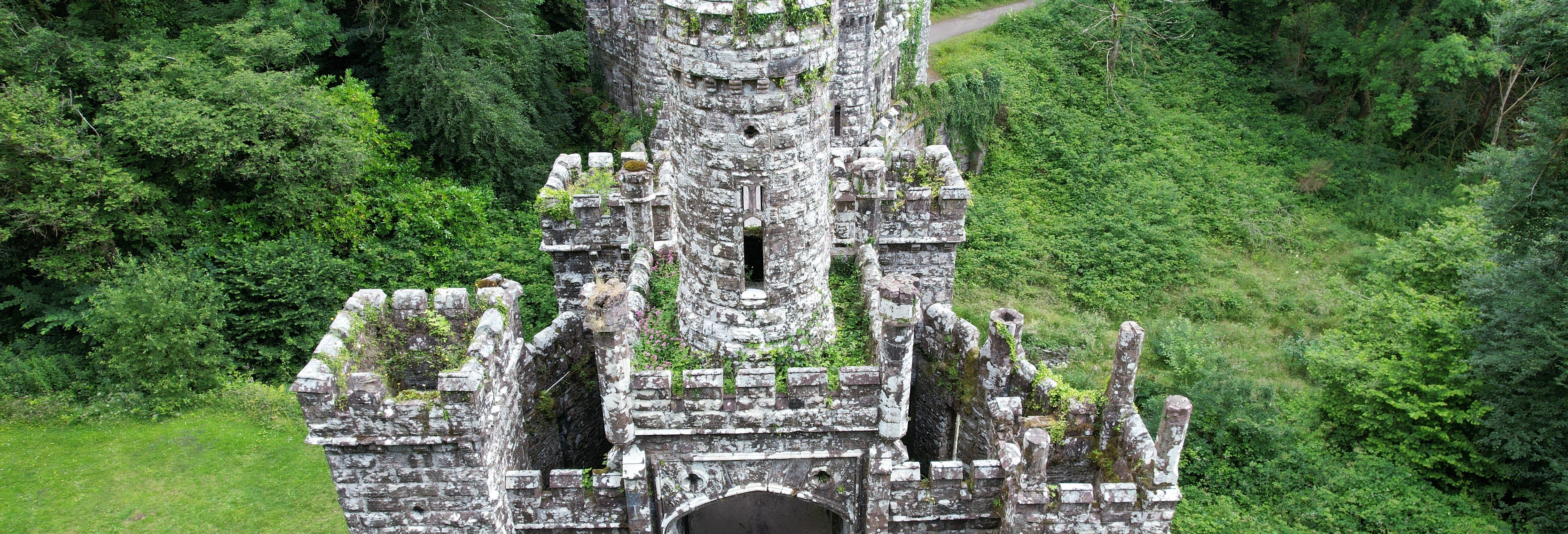 Ballysaggartmore Towers Hiking Tour