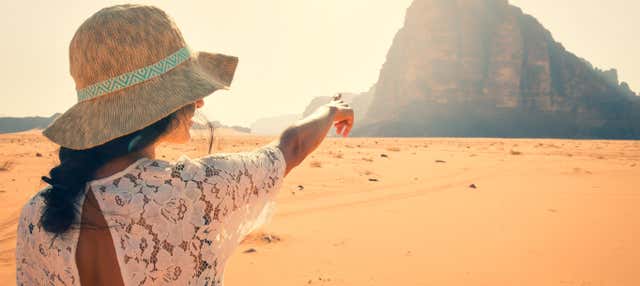 Escursione di 2 giorni a Petra e Wadi Rum in aereo