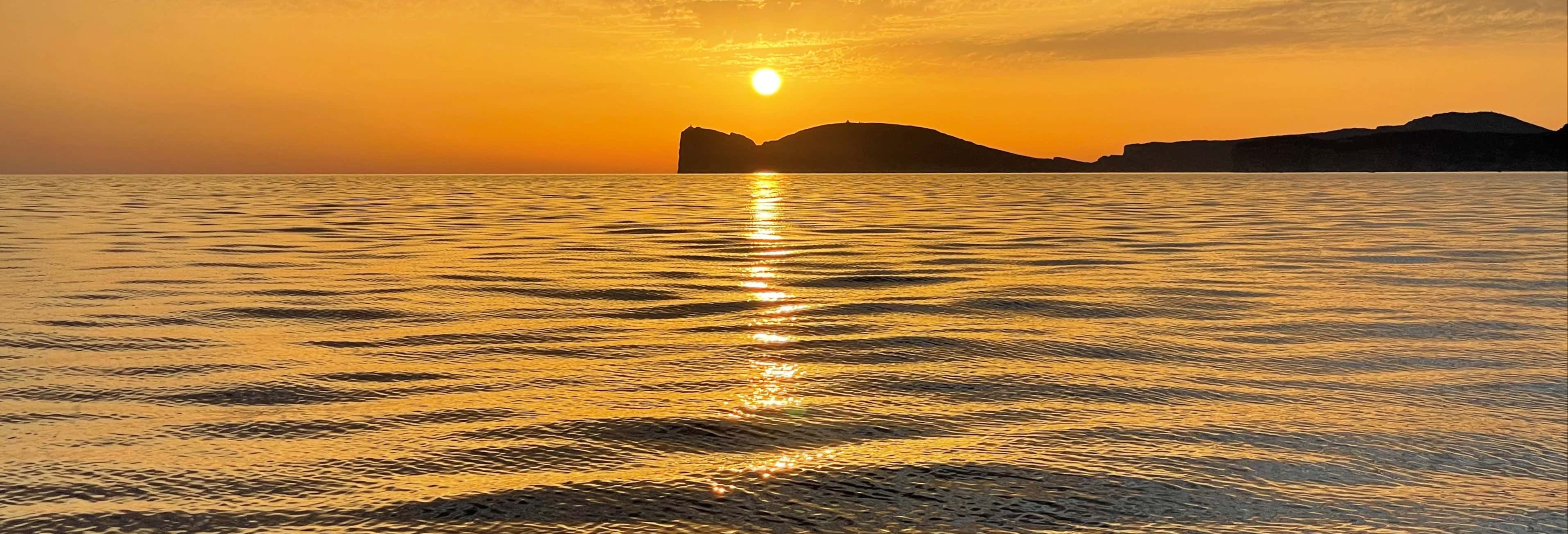 Giro in barca al tramonto con aperitivo