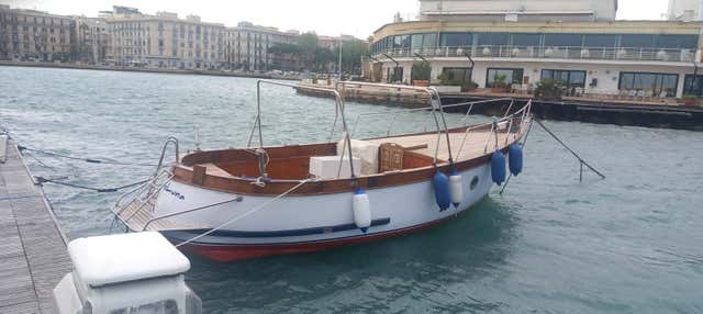 Giro in gozzo lungo la costa di Bari