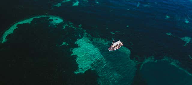 Giro in gozzo lungo la costa di Cagliari