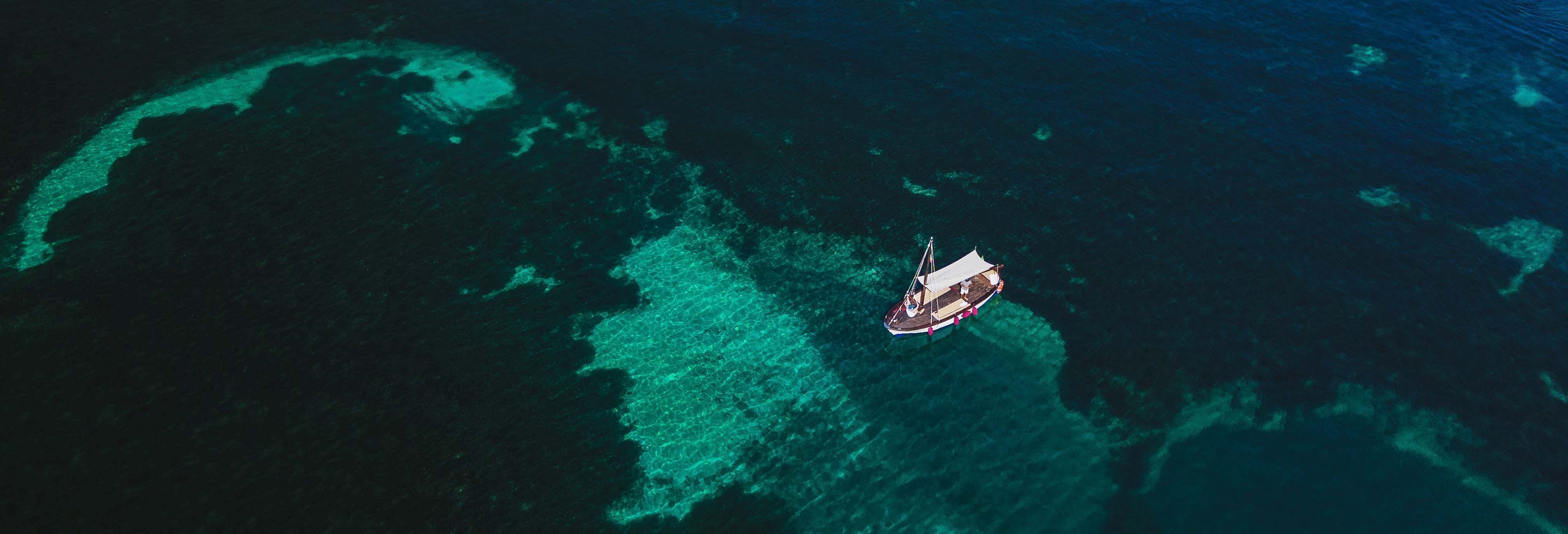 Giro in gozzo lungo la costa di Cagliari