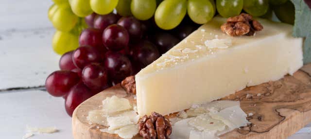 Tour privato del vino e formaggio sardo con degustazione