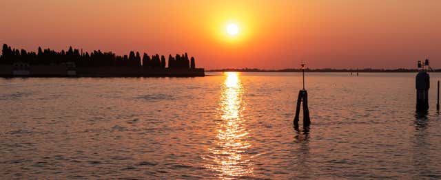 Balade en bateau au coucher de soleil dans la lagune de Venise
