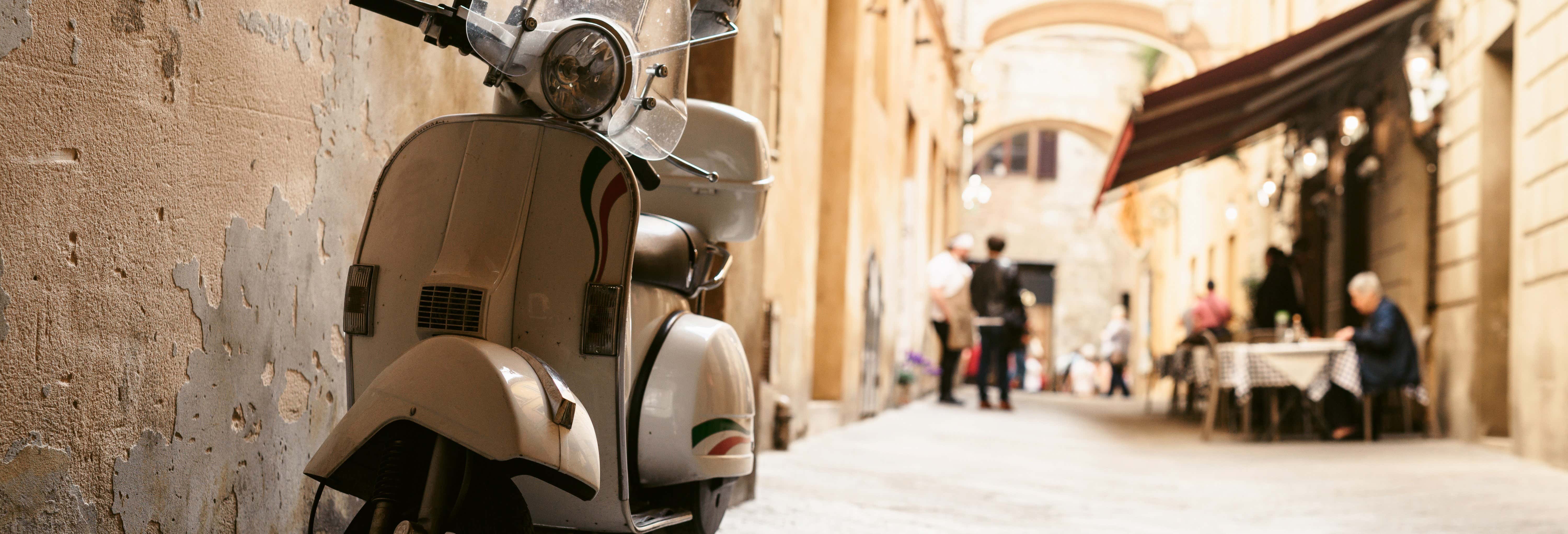 Noleggio di vespa elettrica con audioguida